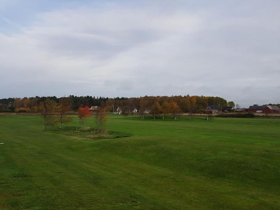 Attefallhus Blixtorps Golfbana فاربرغ المظهر الخارجي الصورة